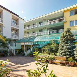 Фото Отель Зеленый попугай