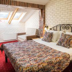 Номер стандарт улучшенный с 1 двуспальной кроватью (мансарда)