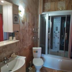 Номер стандарт эконом с 1 двуспальной кроватью (Блочный номер)