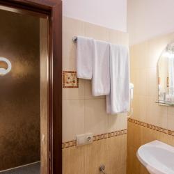 Номер стандарт с 1 двуспальной кроватью