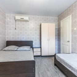 Комната стандарт с 1 односпальной и 1 двуспальной кроватью