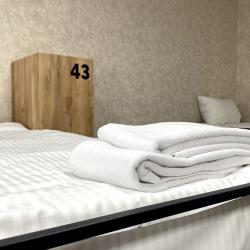 Кровать в 12-местном общем номере