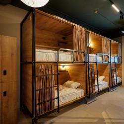 Кровать в 12-местном общем номере