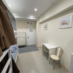 Кровать в 6-местном общем номере