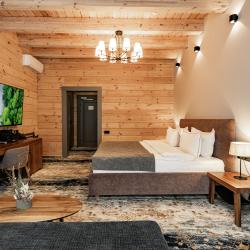 Номер делюкс с двуспальной кроватью c видом на реку и террасой