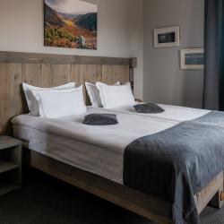 3-местный номер комфорт улучшенный с 1 односпальной и 1 двуспальной кроватью