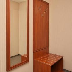 Номер комфорт семейный с 1 односпальной и 1 двуспальной кроватью