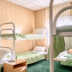 Кровать в 11-местном общем номере