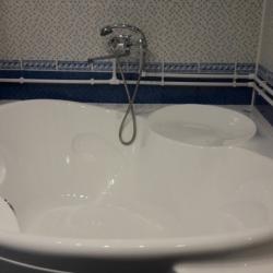 Номер стандарт с 1 двуспальной кроватью и ванной (мансарда)