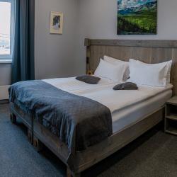 3-местный номер комфорт улучшенный с 1 односпальной и 1 двуспальной кроватью