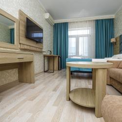 Номер делюкс с 1 двуспальной кроватью (вид на бассейн)