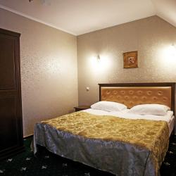 Номер стандарт эконом с 1 двуспальной кроватью (мансарда)