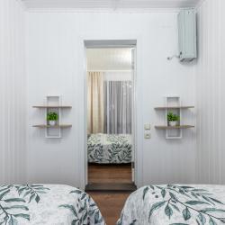 Комната стандарт с 2 односпальными и 1 двуспальной кроватью