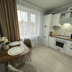 Фото Апартаменты на улице Андрея Алешина 2