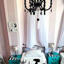 Кровать в 3-местном общем женском номере Одри