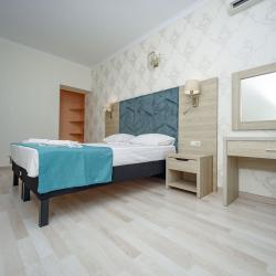 2-комнатный номер люкс (вид на бассейн)