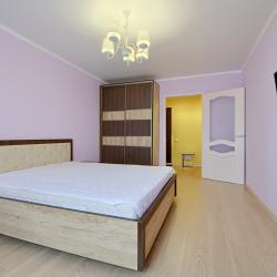 Фото Апартаменты на улице Крайнего 4
