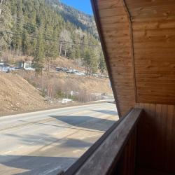 Номер студия с 3 односпальными и 2 двуспальными кроватями (мансарда)