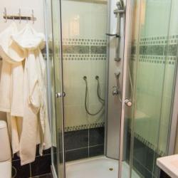 4-местный номер комфорт улучшенный с 1 двуспальной кроватью