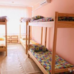 Кровать в женском 8-местном номере (удобства на этаже)