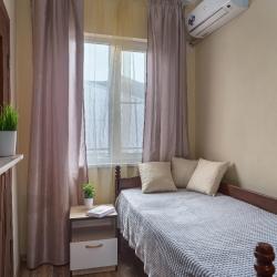Номер стандарт эконом с 2 односпальными и 1 двуспальной кроватью (с завтраком)