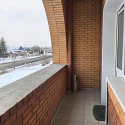 Номер люкс семейный с 1 односпальной и 1 двуспальной кроватью