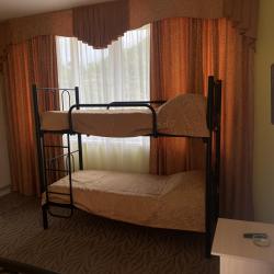 Комната стандарт с 1 двуспальной и 1 двухъярусной кроватью