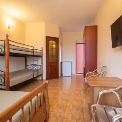 4-местный 1-комнатный номер улучшенный семейный с 1 двуспальной кроватью