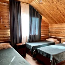 Номер комфорт с 1 односпальной и 1 двуспальной кроватью №7