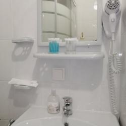 Номер стандарт с 1 двуспальной кроватью