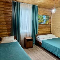 Номер комфорт с 1 односпальной и 1 двуспальной кроватью №3