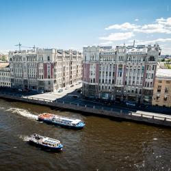 Апраксин сьют с джакузи на верхнем этаже отеля