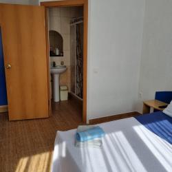 Комната полулюкс с 1 двуспальной кроватью и 1 двухъярусной кроватью