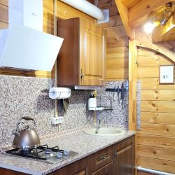 2-комнатный коттедж премиум с 3 односпальными и 1 двуспальной кроватью (мансарда)