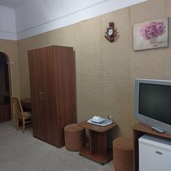 4-местный номер стандарт семейный с 1 двуспальной кроватью