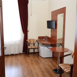 Номер полулюкс с 1 двуспальной кроватью