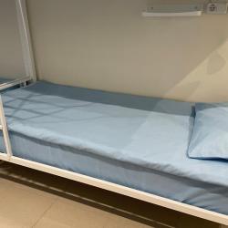 Кровать в 8-местном общем номере