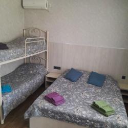 Номер стандарт семейный с 1 двуспальной кроватью и 1 двухъярусной кроватью