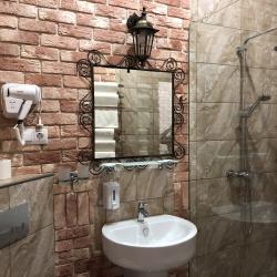 Номер стандарт улучшенный с 1 двуспальной кроватью (мансарда)