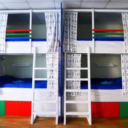 Кровать в общем женском номере с 2-мя двухъярусными кроватями