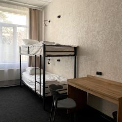 Кровать в 6-местном общем номере