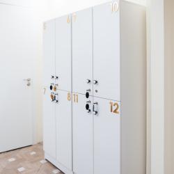 Кровать в 16-местном общем мужском номере (общие удобства)