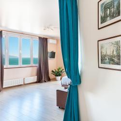 Фото Апартаменты VisitNovorossiysk (Визит) на набережной Адмирала Серебрякова