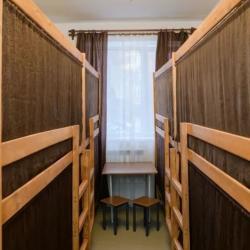 Кровать в 8-местном общем номере