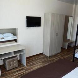 Комната стандарт с 1 двуспальной и 1 двухъярусной кроватью