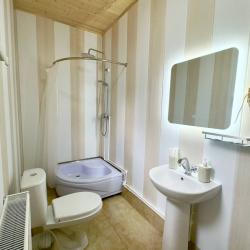 Бунгало улучшенное с 2 односпальными и 1 двуспальной кроватью