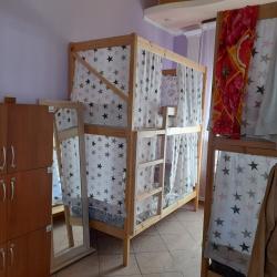 Кровать в 8-местном общем женском номере. Корпус 