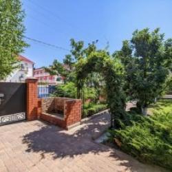 Фото Отель Гостевой дом на Воина Шембелиди