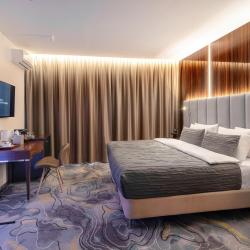 Фото V hotel & Rooftop lounge (В отель)