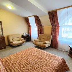 Номер люкс с 1 двуспальной кроватью  #207